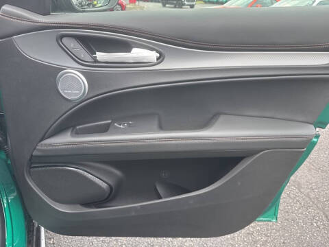 2025 Alfa Romeo Stelvio Intensa