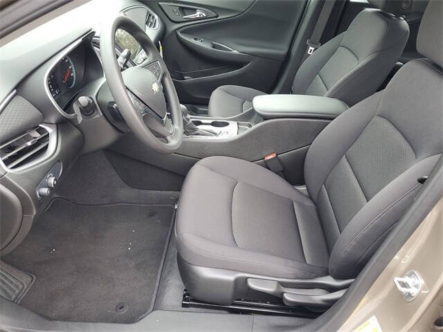 2025 Chevrolet Malibu LS