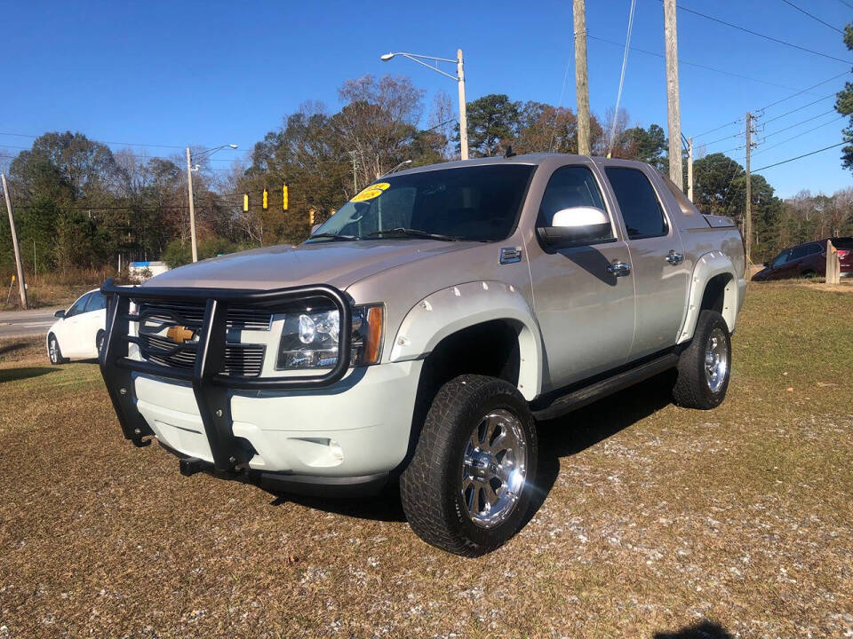 2008 Chevrolet Avalanche LS's photo