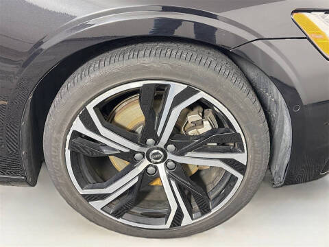 2024 Volvo S60 B5 Plus Dark Theme