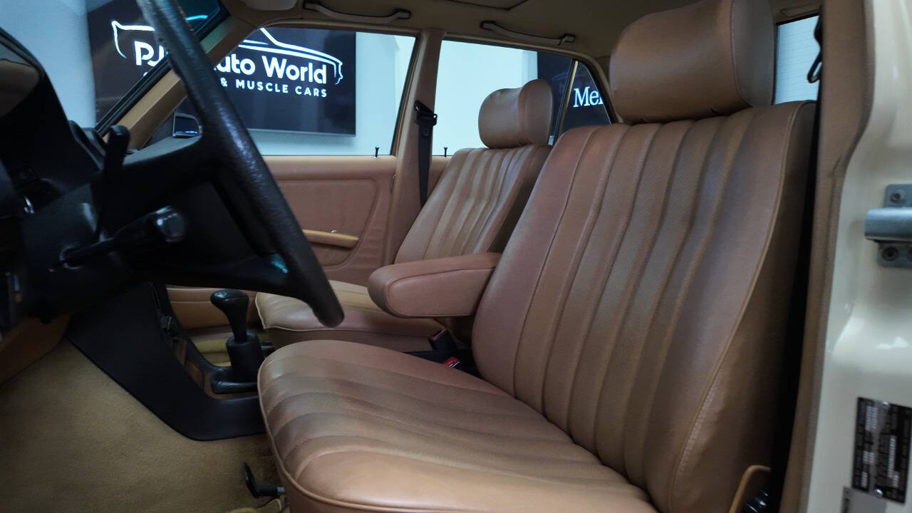 1983 Mercedes-Benz 240-Class 43