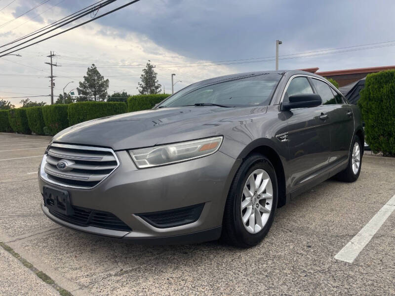 2013 Ford Taurus SE