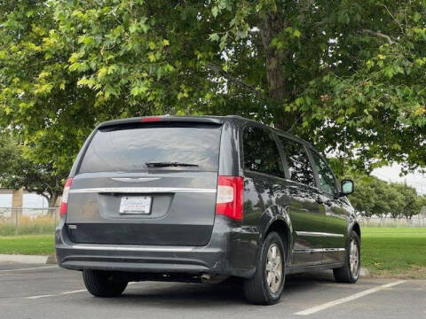 2012 Chrysler Town and Country Touring