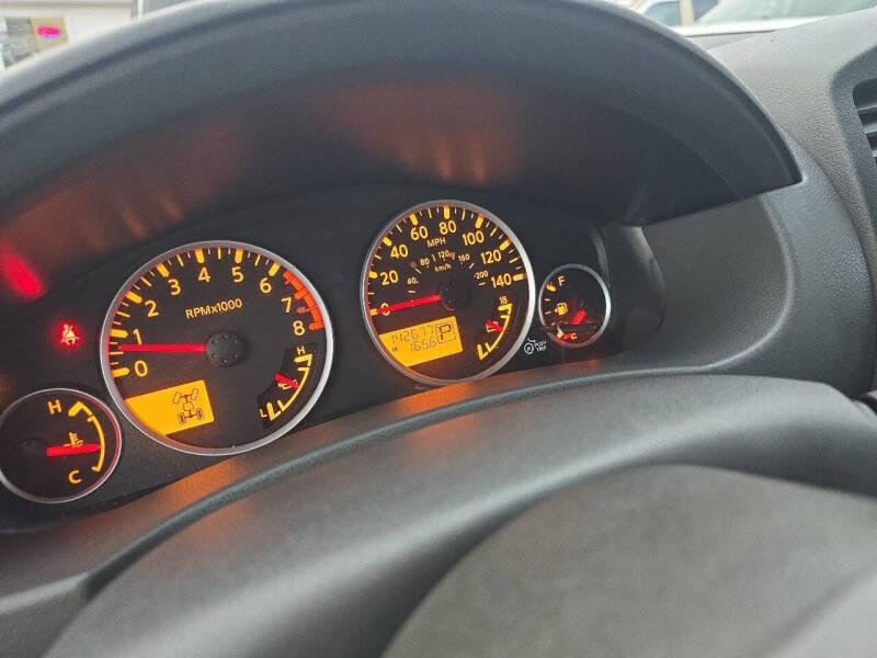 2011 Nissan Pathfinder LE