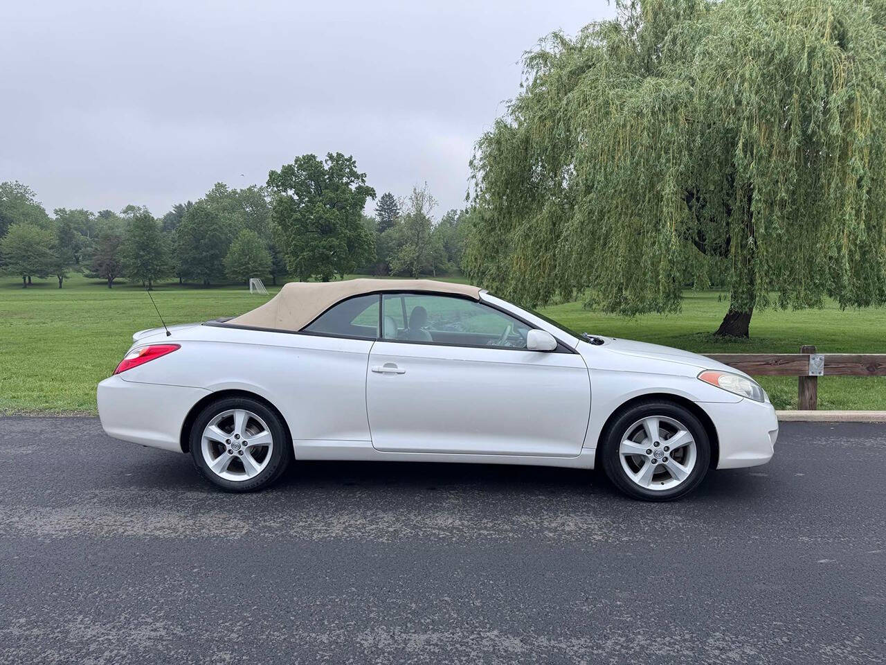 2006 Toyota Camry Solara 29