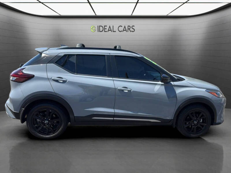 2022 Nissan Kicks SR