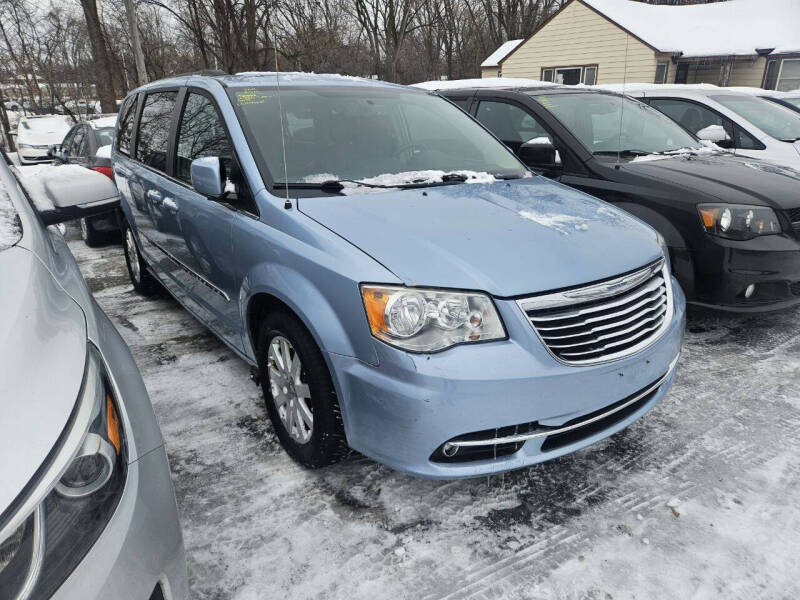 2016 Chrysler Town & Country Touring's photo