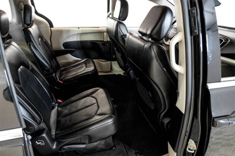 2020 Chrysler Voyager LXi