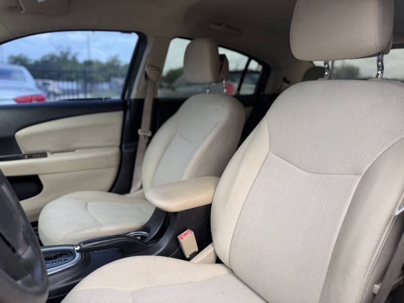 2013 Chrysler 200 LX