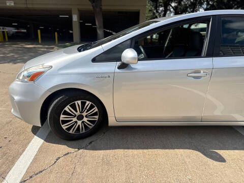 2013 Toyota Prius v Three