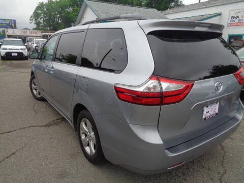 2017 Toyota Sienna LE 8-Passenger