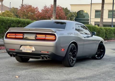 2016 Dodge Challenger R/T Plus