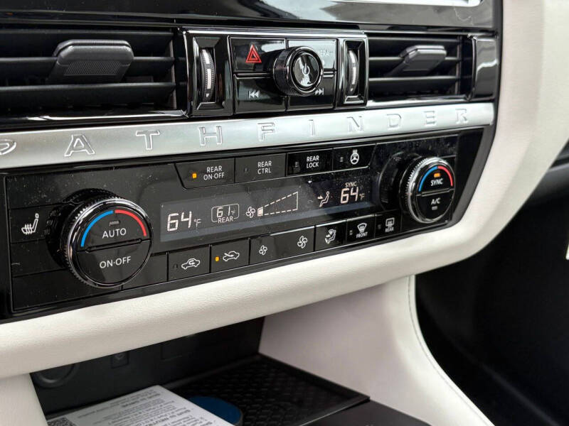 2026 Nissan Pathfinder SL