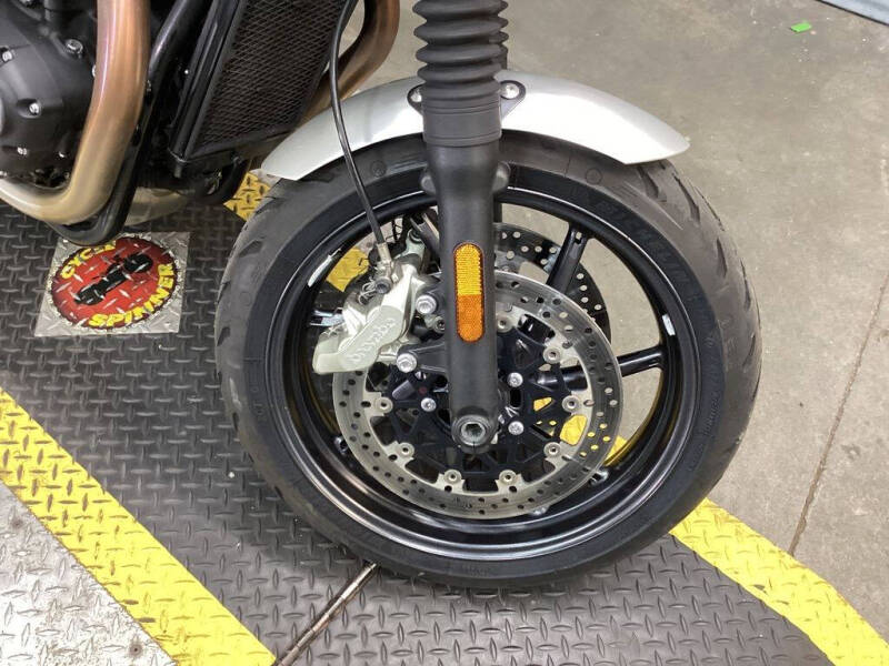 2020 Triumph Speed Twin 1200 Silver Ice/Sto