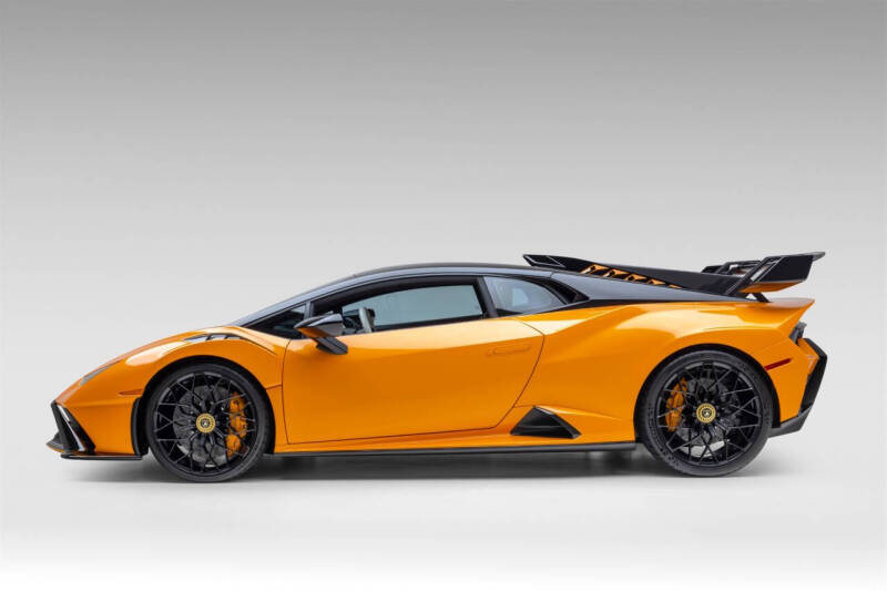 2023 Lamborghini Huracan STO