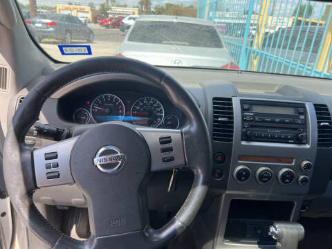 2005 Nissan Pathfinder SE