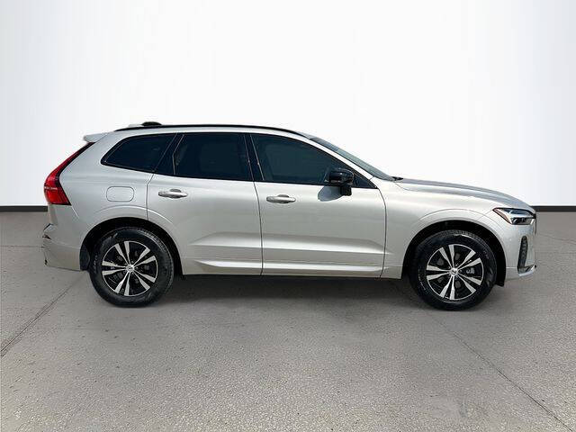 2025 Volvo XC60 B5 Core Dark Theme