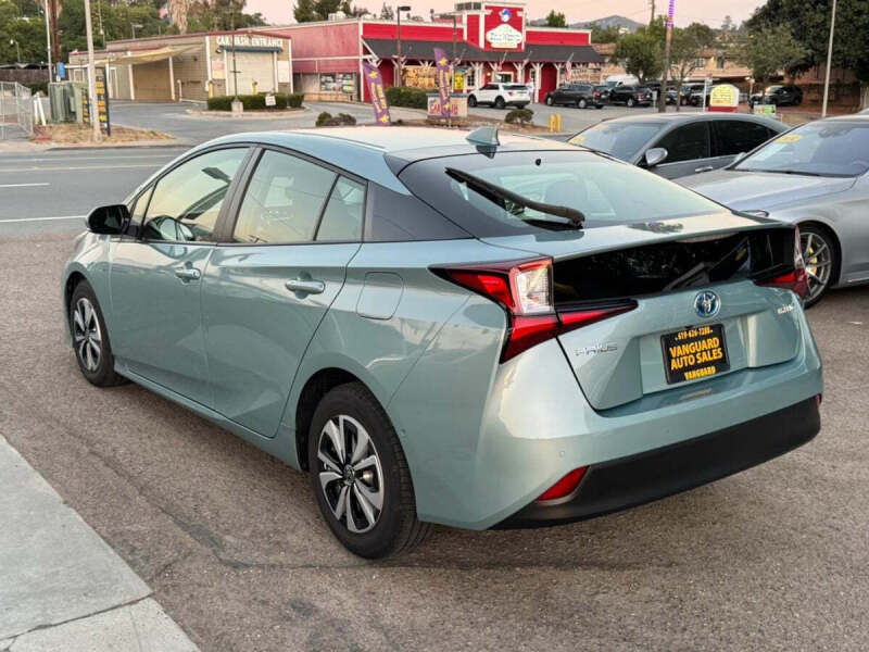 2021 Toyota Prius LE