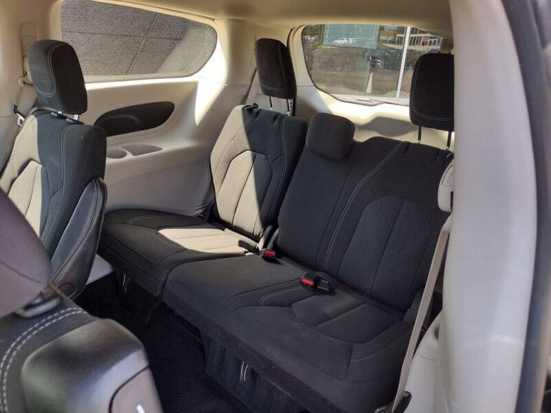 2023 Chrysler Voyager LX