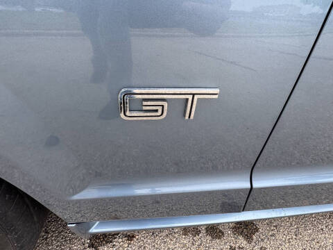 2005 Ford Mustang GT Deluxe