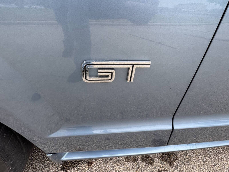 2005 Ford Mustang GT Deluxe
