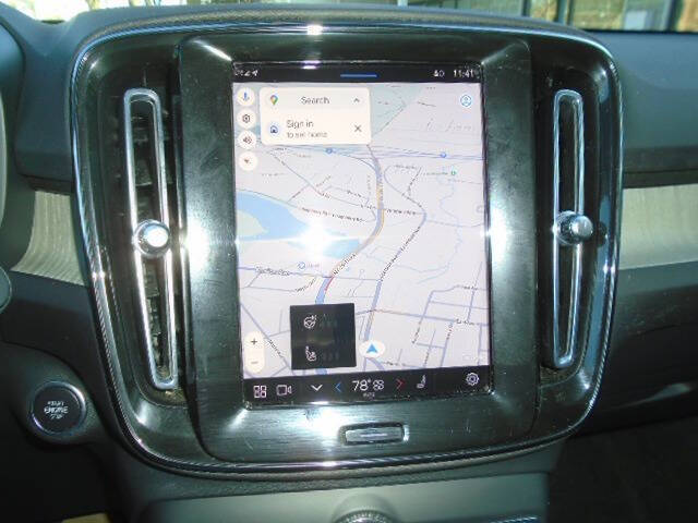 2024 Volvo XC40 B5 Plus Dark Theme