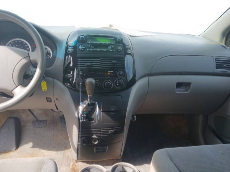 2005 Toyota Sienna LE 7 Passenger