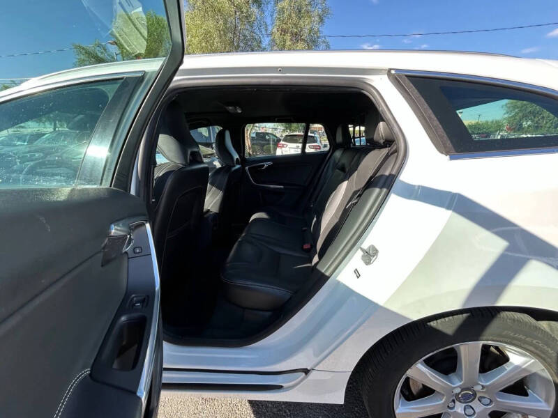 2016 Volvo V60 T5 Drive-E Platinum