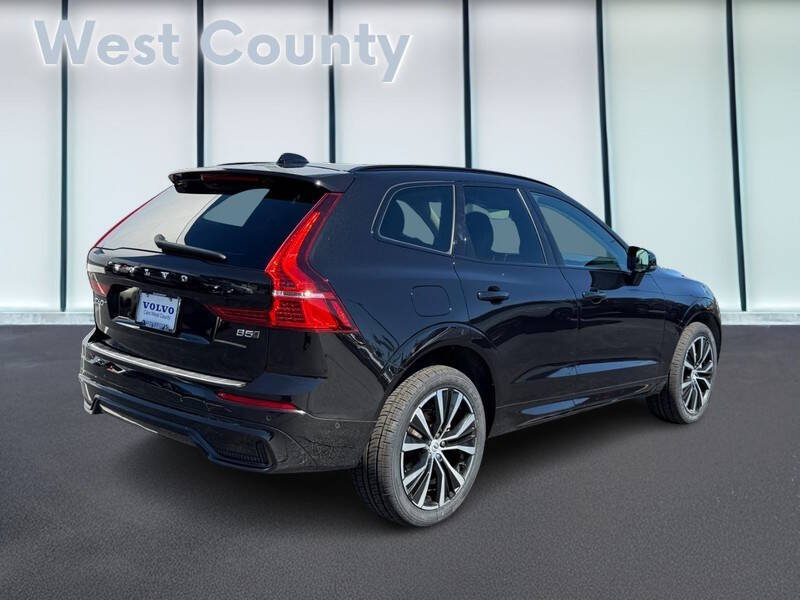 2024 Volvo XC60 B5 Plus Dark Theme