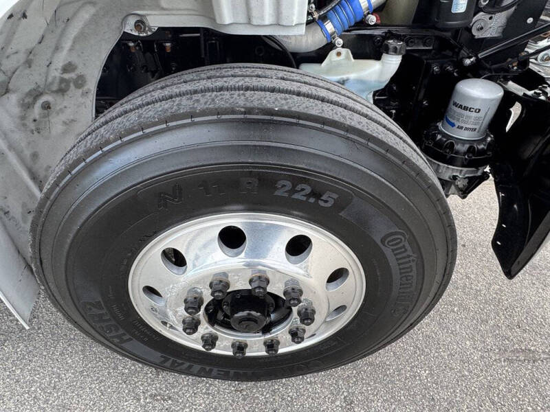 2019 Freightliner M2 106