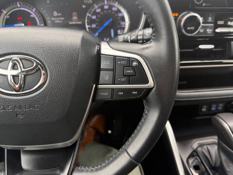 2022 Toyota Highlander Hybrid XLE