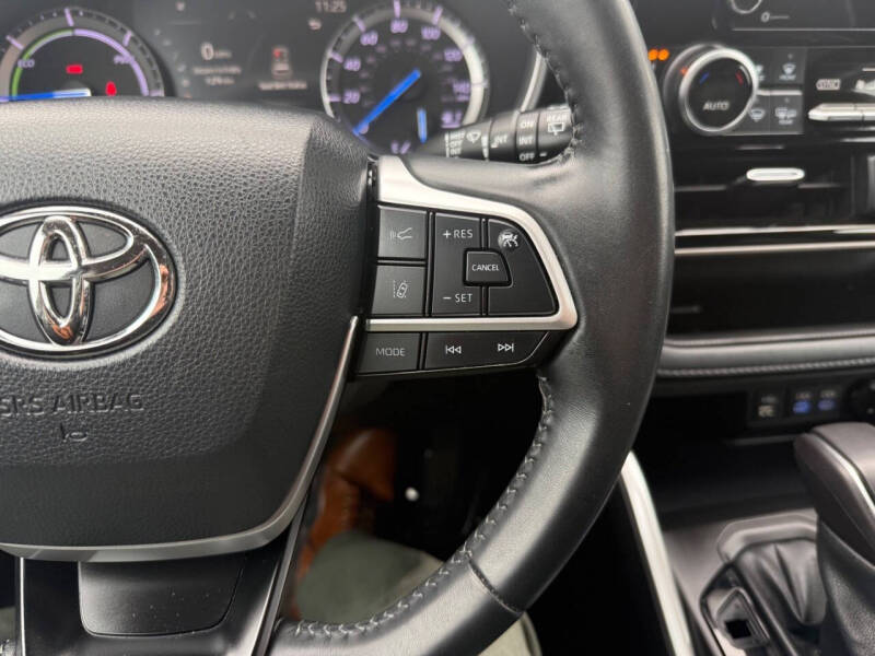 2022 Toyota Highlander Hybrid XLE