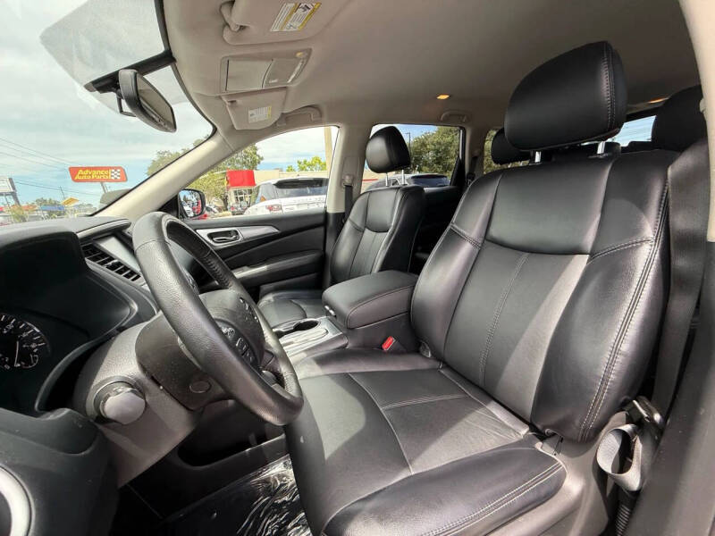 2020 Nissan Pathfinder SL