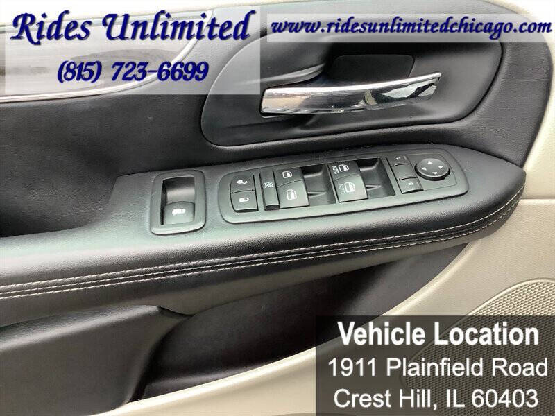 2012 Chrysler Town and Country Touring