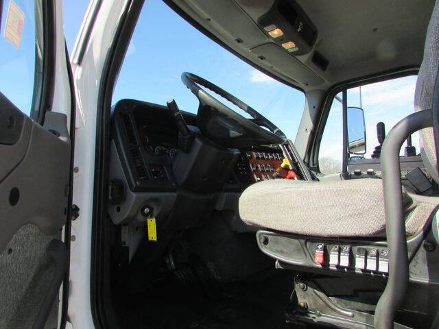 2013 Freightliner 114 SD
