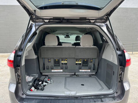 2018 Toyota Sienna LE Mobility 7-Passenger