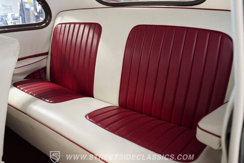 1948 Ford Deluxe