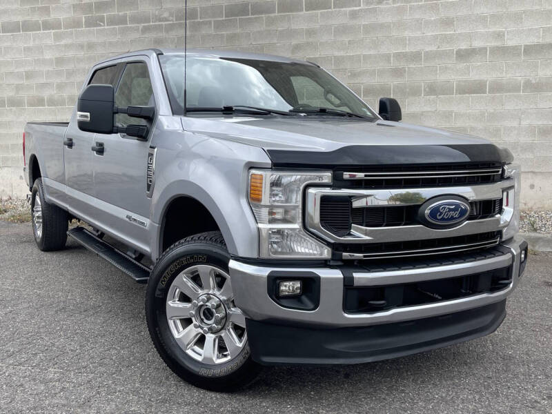 2022 Ford F-350 Super Duty XLT's photo