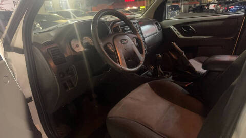 2005 Ford Escape XLS