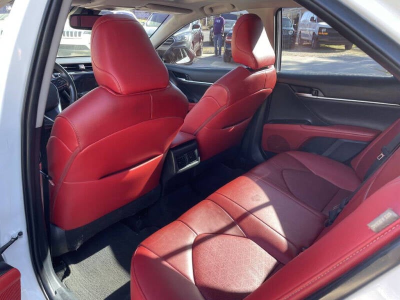 2019 Toyota Camry XSE photo 7