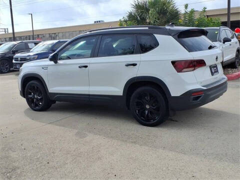 2024 Volkswagen Taos SE Black