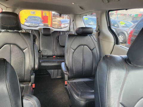 2017 Chrysler Pacifica Touring-L