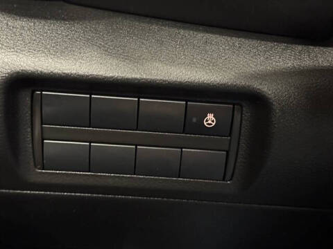 2022 Nissan Kicks SR