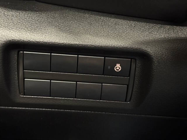 2022 Nissan Kicks SR