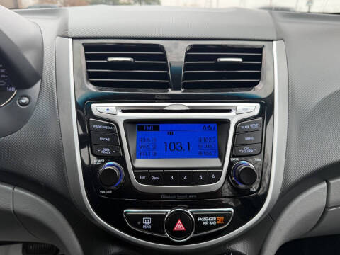 2014 Hyundai Accent SE