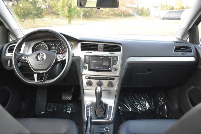 2017 Volkswagen Golf TSI SE
