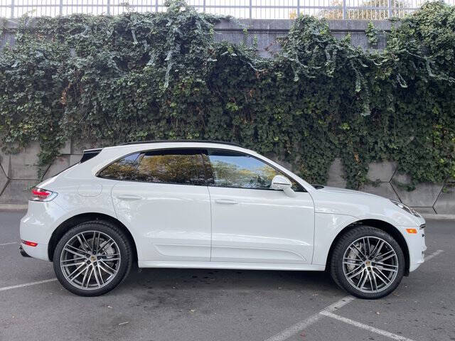 2020 Porsche Macan Turbo