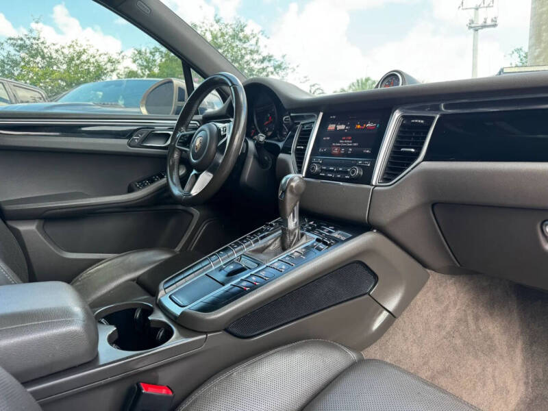 2017 Porsche Macan