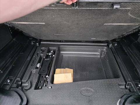 2023 Land Rover Defender 110 X-Dynamic SE