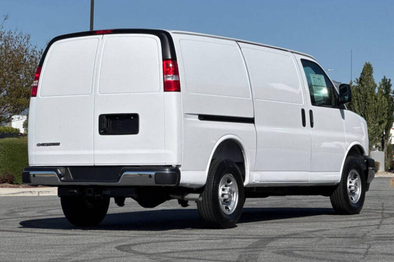 2025 Chevrolet Express 2500